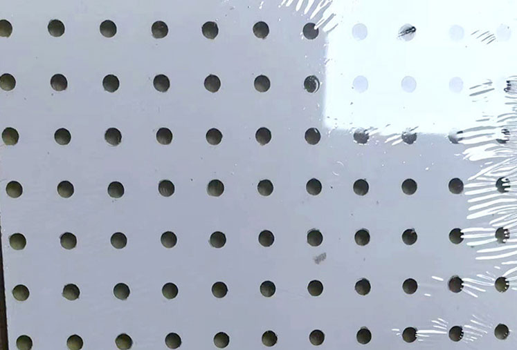 金屬穿孔吸音板的多元化應(yīng)用：商業(yè)空間、錄音室與家庭影院的理想選擇